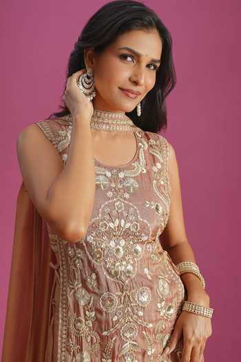 Samyukta Singhania_Peach Tissue Square Neck, Yes Embroidered Kurta Set _at_Aza_Fashions