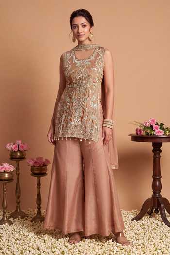 Samyukta Singhania Embroidered Kurta Set 