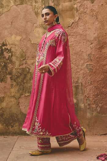 Ajiesh Oberoi_Fuchsia Silk, Organza, Bamboo V-neck, Yes Albeli Embroidered Slit Kurta Pant Set _Online_at_Aza_Fashions