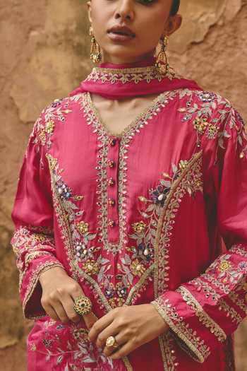 Buy_Ajiesh Oberoi_Fuchsia Silk, Organza, Bamboo V-neck, Yes Albeli Embroidered Slit Kurta Pant Set _Online_at_Aza_Fashions