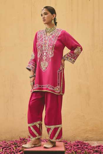 Ajiesh Oberoi Laadli Embroidered Short Kurta & Pant Set