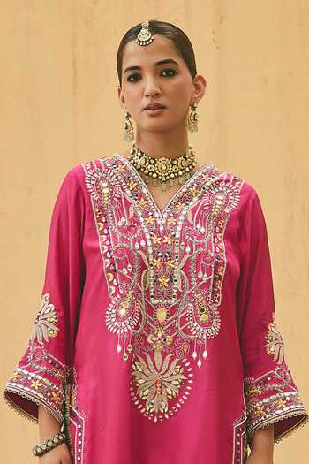 Buy_Ajiesh Oberoi_Pink Silk, Bamboo V-neck, Yes Laadli Embroidered Short Kurta And Pant Set _Online_at_Aza_Fashions