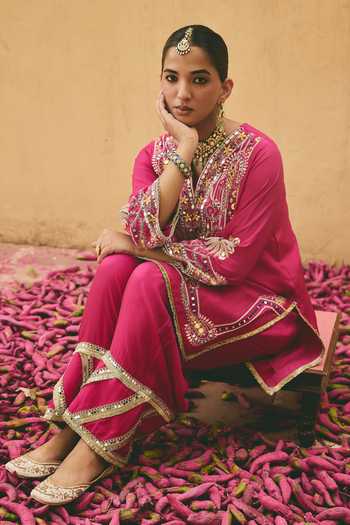 Buy_Ajiesh Oberoi_Pink Silk, Bamboo V-neck, Yes Laadli Embroidered Short Kurta And Pant Set 