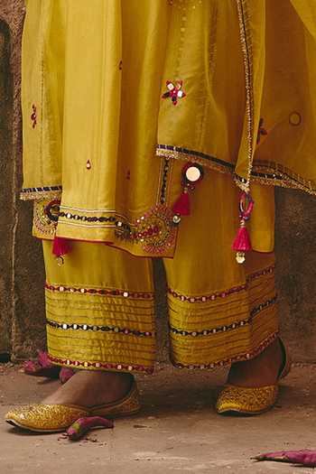 Ajiesh Oberoi_Yellow Silk, Organza, Bamboo V-neck, Yes Gul-e-kamal Embroidered Kurta Pant Set _Online_at_Aza_Fashions