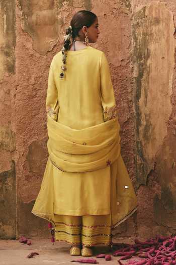 Ajiesh Oberoi Gul-e-Kamal Embroidered Kurta Pant Set