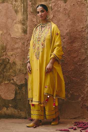 Ajiesh Oberoi Gul-e-Kamal Embroidered Kurta Pant Set