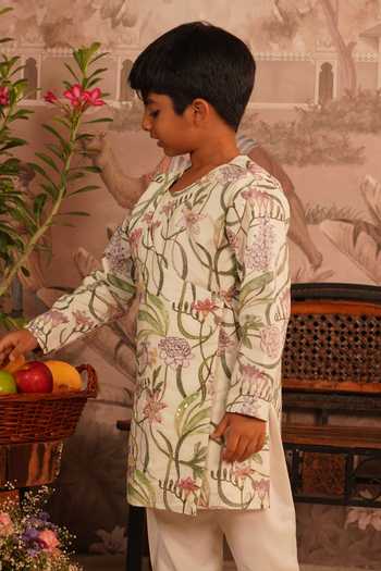 Buy_Arani Label_Off White Cotton, Twill Ivy Bloom Kurta And Pant Set _Online_at_Aza_Fashions