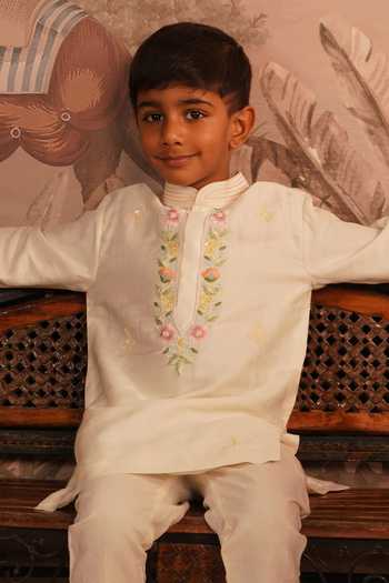 Buy Arani Label Off White Cotton, Muslin, Twill Ivory Blossom Kurta And Pant Set Online at Aza Fashions Buy_Arani Label_Off White Cotton, Muslin, Twill Ivory Blossom Kurta And Pant Set _Online_at_Aza_Fashions
