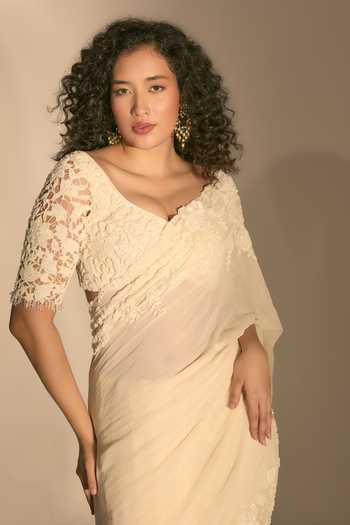 Buy_Premya By Manishii_Ivory Georgette, Tulle Sweetheart Neck Hand Embroidered Saree With Blouse _Online_at_Aza_Fashions