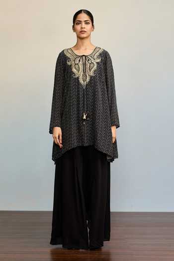 Shop Ritu Kumar Black Crepe, Rayon Keyhole Neck, Yes Bhumi Micro Print Kurta Online at Aza Fashions Shop_Ritu Kumar_Black Crepe, Rayon Keyhole Neck, Yes Bhumi Micro Print Kurta _Online_at_Aza_Fashions