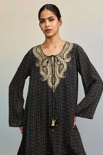 Ritu Kumar Black Crepe, Rayon Keyhole Neck, Yes Bhumi Micro Print Kurta at Aza Fashions Ritu Kumar_Black Crepe, Rayon Keyhole Neck, Yes Bhumi Micro Print Kurta _at_Aza_Fashions
