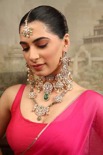 Xago Kundan Floral Embellished Maangtikka 