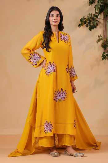 Anshu Wadhwa Embroidered Chanderi Kurta & Pant Set 