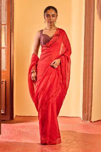 Dressfolk Scallop Bordered Saree With Unstitched Blouse Piece 