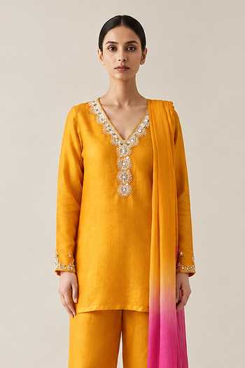 Buy Label Flamingo By Vrinda Yellow Silk V-neck Ombre Embroidered Kurta Set Online at Aza Fashions Buy_Label Flamingo By Vrinda_Yellow Silk V-neck Ombre Embroidered Kurta Set _Online_at_Aza_Fashions