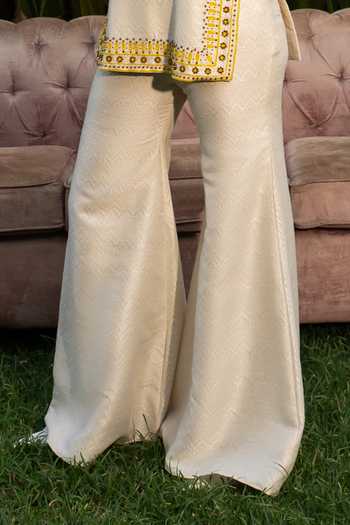 Névoh Ivory Jacquard Round Neck Embroidered Straight Kurta And Pant Set Online at Aza Fashions Névoh_Ivory Jacquard Round Neck Embroidered Straight Kurta And Pant Set _Online_at_Aza_Fashions