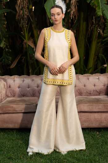 Névoh Embroidered Straight Kurta & Pant Set 