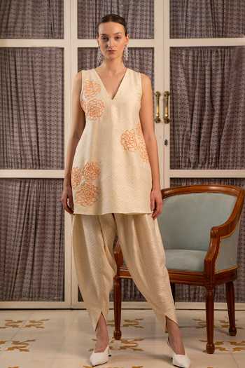 Névoh Ivory Chevran Jacquard Kurta & Pant Set 