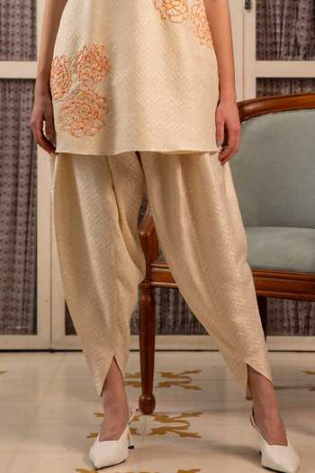Névoh Ivory Jacquard V-neck, Yes Chevran Kurta And Pant Set Online at Aza Fashions Névoh_Ivory Jacquard V-neck, Yes Chevran Kurta And Pant Set _Online_at_Aza_Fashions