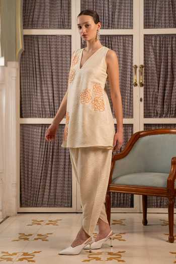 Buy Névoh Ivory Jacquard V-neck, Yes Chevran Kurta And Pant Set Online at Aza Fashions Buy_Névoh_Ivory Jacquard V-neck, Yes Chevran Kurta And Pant Set _Online_at_Aza_Fashions