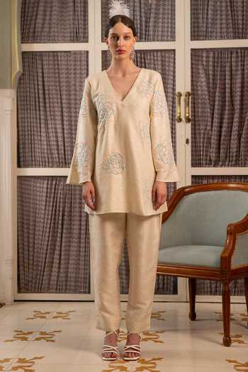 Névoh Jacquard Woven Kurta & Pant Set 