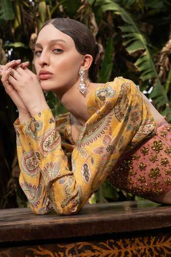 Névoh Pink Jacquard Square Neck Paisley Print Bustier And Pant Set Online at Aza Fashions Névoh_Pink Jacquard Square Neck Paisley Print Bustier And Pant Set _Online_at_Aza_Fashions