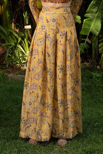 Névoh Pink Jacquard Square Neck Paisley Print Bustier And Pant Set at Aza Fashions Névoh_Pink Jacquard Square Neck Paisley Print Bustier And Pant Set _at_Aza_Fashions