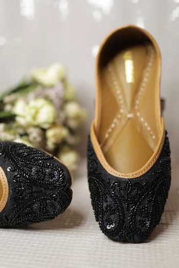 Kurrbat Black Designer Blue Swan Juttis Online at Aza Fashions Kurrbat_Black Designer Blue Swan Juttis _Online_at_Aza_Fashions