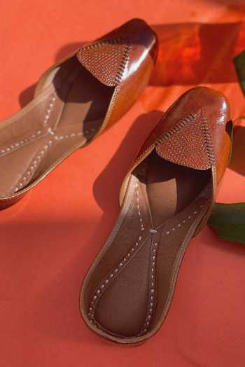 Kurrbat Designer Tan Brown Juttis 