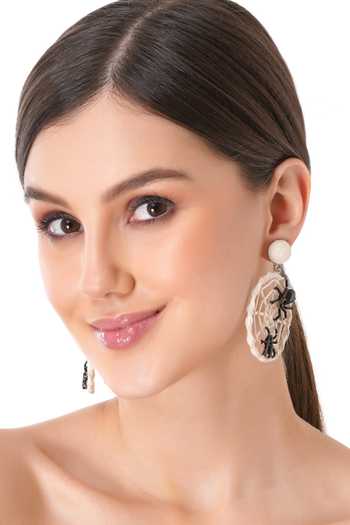 Buy_Apt Forever_Black Spook-o-web Handmade Beaded Earrings 