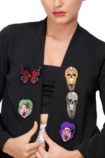 Buy Apt Forever Silver Plated Regal Skull Brooch Buy_Apt Forever_Silver Plated Regal Skull Brooch