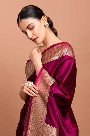Devissha Magenta Silk Geometric Border Woven Saree Online at Aza Fashions Devissha_Magenta Silk Geometric Border Woven Saree _Online_at_Aza_Fashions