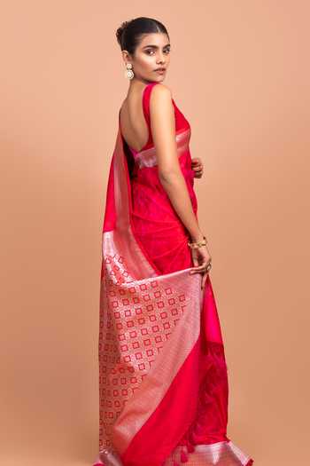 Devissha Geometric Woven Saree 