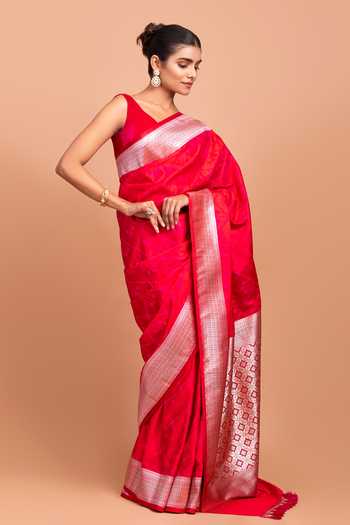Devissha Geometric Woven Saree 