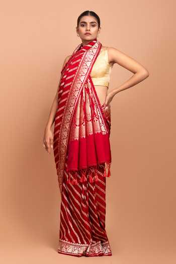 Devissha Diagonal Floral Woven Saree