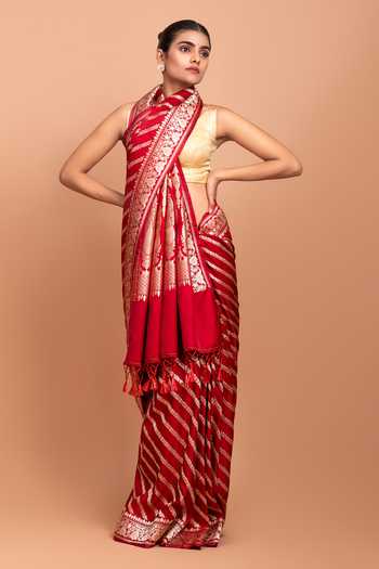Devissha Diagonal Floral Woven Saree