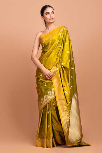 Devissha Scallop Zari Border Woven Saree