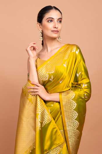 Devissha Yellow Silk Scallop Zari Border Woven Saree Online at Aza Fashions Devissha_Yellow Silk Scallop Zari Border Woven Saree _Online_at_Aza_Fashions