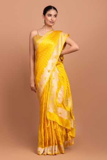Devissha Scallop Border Woven Saree