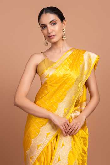 Devissha Yellow Silk Scallop Border Woven Saree Online at Aza Fashions Devissha_Yellow Silk Scallop Border Woven Saree _Online_at_Aza_Fashions