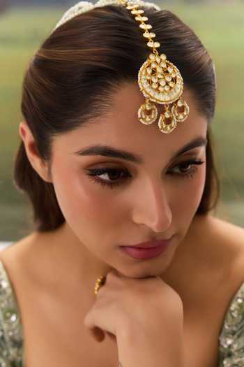 Paisley Pop Kundan Embellished Maangtikka