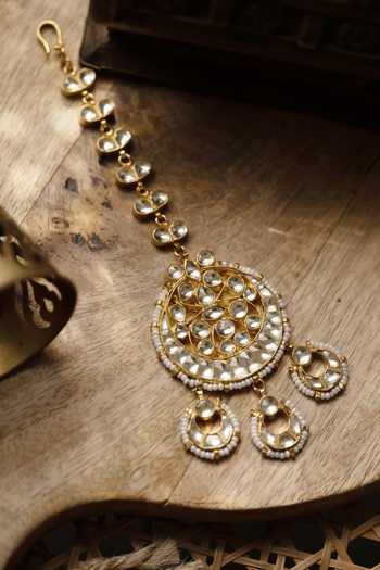 Paisley Pop Kundan Embellished Maangtikka