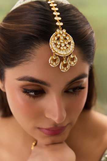 Paisley Pop_Gold Plated Kundan Embellished Maangtikka _Online_at_Aza_Fashions