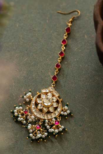 Paisley Pop Red Kundan Maangtikka