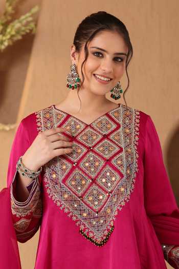 Roohbyridhimaa Purple Organza, Silk Satin V-neck, Yes Rani Pink Shiddat Kurta Frshi Salwar Set at Aza Fashions Roohbyridhimaa_Purple Organza, Silk Satin V-neck, Yes Rani Pink Shiddat Kurta Frshi Salwar Set _at_Aza_Fashions