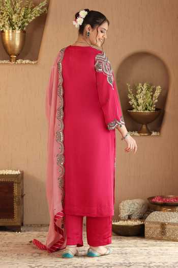 Roohbyridhimaa Embroidered Kurta Set 