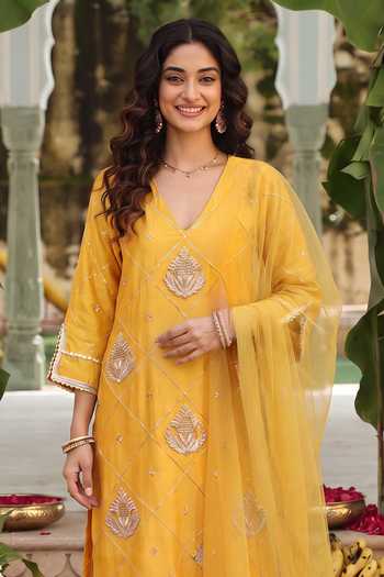 Seams Pret And Couture Yellow Georgette, Net, Brocade V-neck Seher Zardozi Work Kurta Set Online at Aza Fashions Seams Pret And Couture_Yellow Georgette, Net, Brocade V-neck Seher Zardozi Work Kurta Set _Online_at_Aza_Fashions