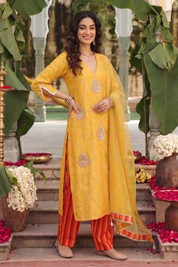 Buy Seams Pret And Couture Yellow Georgette, Net, Brocade V-neck Seher Zardozi Work Kurta Set Online at Aza Fashions Buy_Seams Pret And Couture_Yellow Georgette, Net, Brocade V-neck Seher Zardozi Work Kurta Set _Online_at_Aza_Fashions