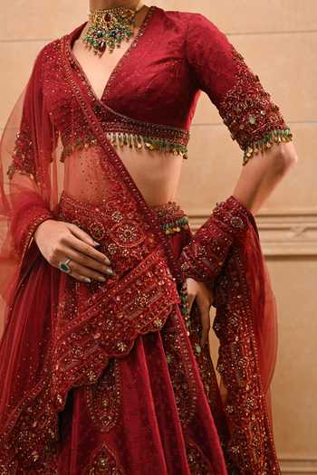 Tarun Tahiliani Red Silk, Dupion, Tulle V-neck Zubeda Bridal Lehenga Set Online at Aza Fashions Tarun Tahiliani_Red Silk, Dupion, Tulle V-neck Zubeda Bridal Lehenga Set _Online_at_Aza_Fashions