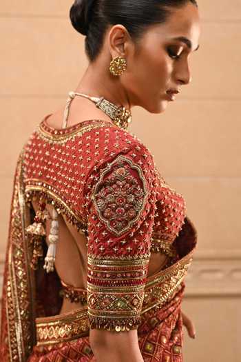 Buy_Tarun Tahiliani_Red Silk, Dupion Square Neck Zubeda Embroidered Saree With Blouse _Online_at_Aza_Fashions